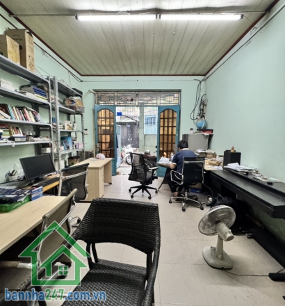LÔ GÓC – HẺM 5M – CHỈ 3 CĂN RA MẶT TIỀN – GẦN GA T3 – NHỈNH 4 TỶ. Vị trí siêu tiềm năng: Gần sân bay Tân Sơn Nhất, sát khu vực Nhà Ga T3 đang thi công.