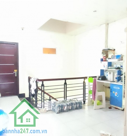 BÁN NHÀ 2 TẦNG – HẺM XE HƠI – PHÚ THỌ HÒA – NHỈNH 7 TỶ – SỔ RIÊNG  Vị trí: Trung tâm Phú Thọ Hòa – gần chợ Vải, phố ẩm thực, trường học & tiện ích đầy đủ. 