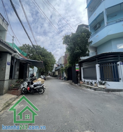 NHÀ MẶT TIỀN – NGANG 4.5M – Ô TÔ NGỦ TRONG NHÀ - DT: 84.7m² (4.43 x 18) – nở hậu 4.52m – CHỈ 6.1 TỶ DT: 84.7m² (4.43 x 18) – nở hậu 4.52m Kết cấu: 2 tầng BTCT