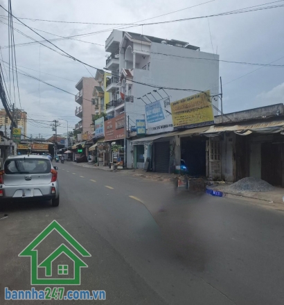 MTKD ĐƯỜNG 20M – BÌNH TRỊ ĐÔNG – 62M² – CHỈ 8.8 TỶ DT: 62m² (4 x 19) – Nhà cấp 4, xác định mua đất xây mới theo nhu cầu.  Đường nhựa 20m thông thoáng, xe tải, xe khách ra vào thoải mái.