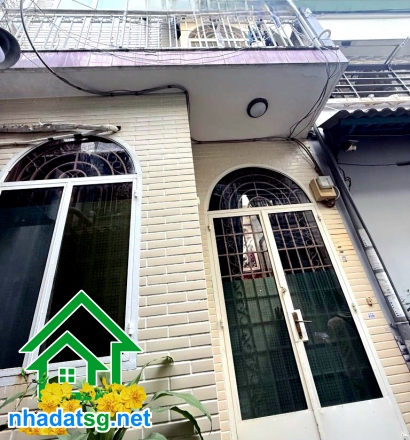 SIÊU PHẨM TÂN BÌNH – NGAY CHỢ PHẠM VĂN HAI – 2 TẦNG – DTSD 40M² – CHỈ 3,2 TỶ Vị trí vàng Tân Bình, hẻm xe hơi, gần mặt tiền – đi bộ 1 phút ra chợ Phạm Văn Hai