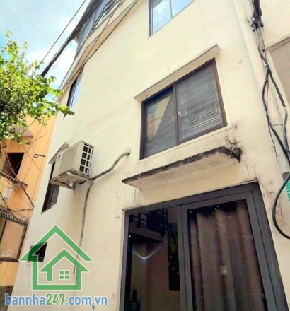 CHỈ 4,95 TỶ – NGAY CHỢ TÂN ĐỊNH – Q1 – HXH THÔNG – 4 TẦNG Căn nhà trung tâm hiếm – vừa ở vừa khai thác dòng tiền cực tốt! Diện tích: 18,8m² Kết cấu: 4 Tầng  (1 trệt + 1 lửng + 2 lầu)