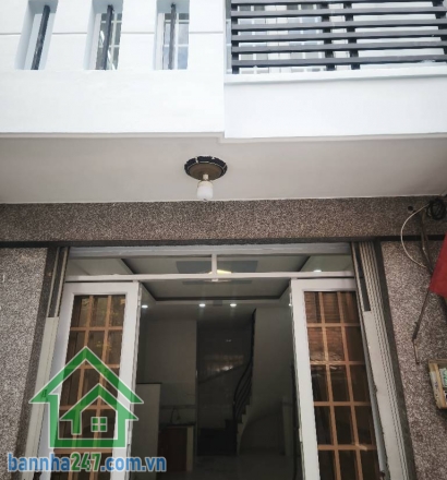 CHỈ 3,9 TỶ – HẺM XE HƠI 4M THÔNG – NHÀ 3 TẦNG ĐẸP – VÀO Ở NGAY Nhà mới sửa, dọn vào ở liền – vị trí cực kỳ tiện lợi. - Diện tích: 32m² (3.5 x 9m), hướng Bắc.