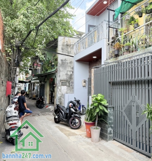 CHỈ 5 TỶ TL - BÁN NHÀ ÂU CƠ – NHÀ MỚI Ở NGAY – LÔ GÓC – HẺM XE HƠI DT: 46m², sổ A4, hoàn công đầy đủ. Kết cấu: 1 trệt 1 lầu, 4PN, 3WC, thoáng mát, có cửa hông.