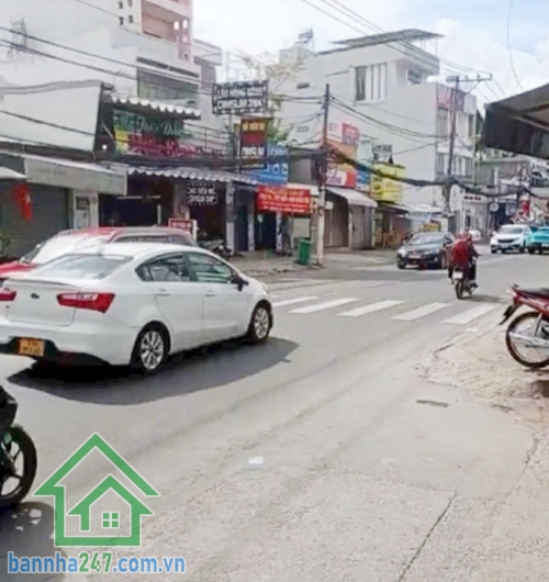 MTKD ÂU CƠ – LUỸ BÁN BÍCH – VỊ TRÍ ĐẸP NHẤT TÂN PHÚ – 36M² – 2 TẦNG – CHỈ 6,1 TỶ Diện tích: 36m² (4x9), sổ vuông vức, nở hậu tài lộc. Kết cấu: 1 trệt 1 lầu, 2PN, 2WC.