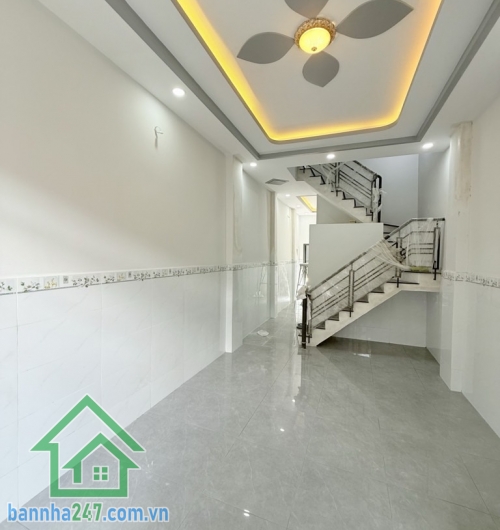 CHỈ 5 TỶ TL - BÁN NHÀ ÂU CƠ – NHÀ MỚI Ở NGAY – LÔ GÓC – HẺM XE HƠI DT: 46m², sổ A4, hoàn công đầy đủ. Kết cấu: 1 trệt 1 lầu, 4PN, 3WC, thoáng mát, có cửa hông.