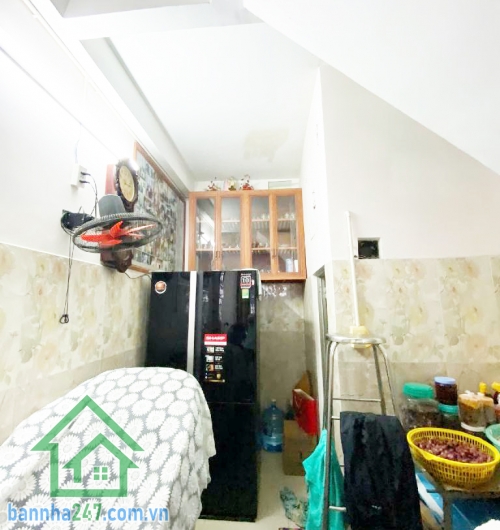 CHỈ 5 TỶ – NHÀ 4 TẦNG BTCT – HẺM 3 GÁC – LÊ TRỌNG TẤN – 4PN RỘNG – 5WC Kết cấu: 1 trệt 3 lầu + sân thượng – 4 phòng ngủ rộng – 5 WC – bếp – phòng khách – sân phơi riêng biệt 