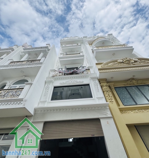 CHỈ 7.7 TỶ – NHÀ MỚI 5 TẦNG – KHU PHÂN LÔ DÂN TRÍ – GẦN AEON MALL BÌNH TÂN Diện tích đẹp, nhà mới toanh, 5 tầng kiên cố. Gồm 5 phòng ngủ vệ sinh khép kín, nội thất cao cấp do chủ tự xây để ở.