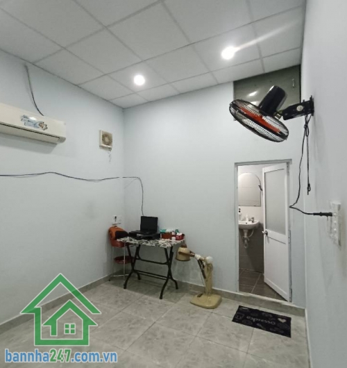 4.7 TỶ - BÁN NHÀ 2 MẶT HẺM – PHÚ TRUNG TÂN PHÚ – TRUNG TÂM TIỆN ÍCH DT: 55m2 (4.7 x 11). Kết cấu: 1 trệt, 1 lầu, gồm 3PN, 2WC. Hẻm 3 gác thông thoáng, khu dân cư hiện hữu. 