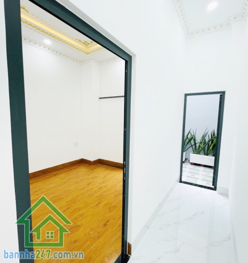 BÁN NHÀ ĐẸP 74M² – HẺM 5M – TÊN LỬA – BÌNH TÂN – GẦN AEON – CHỈ 6,2 TỶ Nhà 1 trệt 1 lầu, 3PN, 3WC, sân trước sau thoáng mát.   Diện tích 4 x 18.5m, sổ A4 vuông