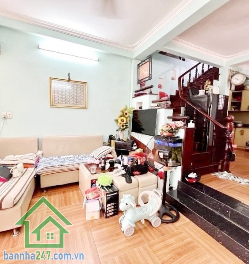 CHỈ 5,5 TỶ - NHÀ HẺM Ô TÔ – NGAY AEON TÂN PHÚ Diện tích: 5 x 10.5m – Nở hậu nhẹ (Hẻm Cụt) Kết cấu: 1 trệt 1 lầu BTCT – 2PN, 2WC Hẻm ô tô 1 sẹc, vài bước ra mặt tiền. 