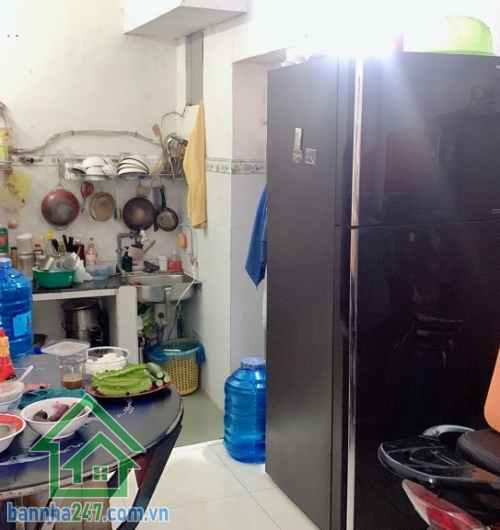 CHỈ 5.1 TỶ – NHÀ 3 TẦNG TÂN PHÚ – HẺM NHỰA 5M – NGAY TRƯỜNG ĐẠI HỌC Diện tích: 47m² Kết cấu: 1 trệt, 1 lửng, 1 lầu – gồm 3PN, 3WC, không gian rộng thoáng. Vị trí chiến lược: kế bên Trường Đại học Công Thương, khu đông sinh viên – phù hợp kinh doanh dịch v
