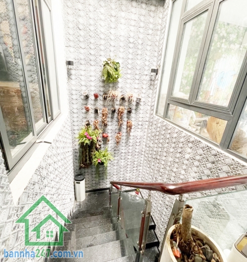 NHỈNH 5 TỶ - NHÀ ĐẸP – DT: 52,4m²  (4,2 x 12,5m) - 4 TẦNG – HẺM XE TẢI – GẦN TÊN LỬA –  4PN, 3WC   Diện tích: 52,4m² (4,2 x 12,5m), sổ vuông vức. Kết cấu: 1 trệt 2 lầu + sân thượng, gồm 4PN, 3WC, phòng giặt, sân phơi, sân thượng cực rộng.