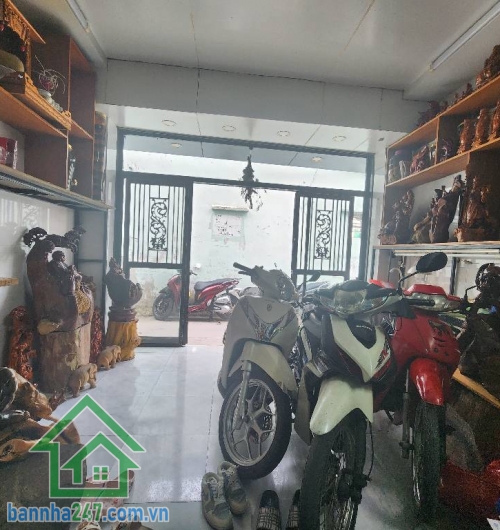 CHỈ 5, 06 TỶ - NHÀ ĐẸP 5 TẦNG – HẺM 3.5M THÔNG – 100M RA TÂN KỲ TÂN QUÝ – DTSD 153M2 Diện tích sổ: 38.2m2 (3.9 x 9.8m), diện tích sử dụng 153m2. Kết cấu:  5 tầng, 3 phòng ngủ, 3 WC, phòng thờ, kho chứa, sân thượng thoáng mát, có sẵn nội thất. 