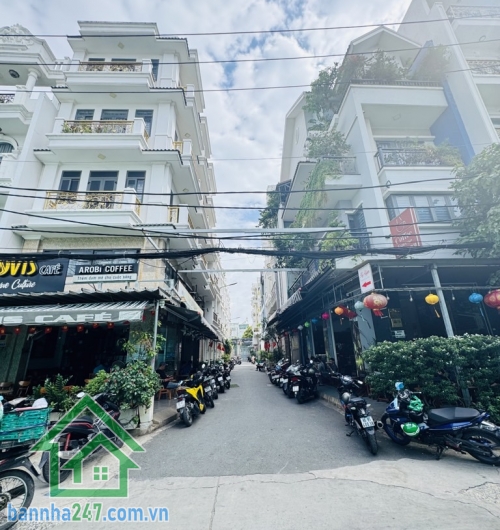 CHỈ 7.7 TỶ – NHÀ MỚI 5 TẦNG – KHU PHÂN LÔ DÂN TRÍ – GẦN AEON MALL BÌNH TÂN Diện tích đẹp, nhà mới toanh, 5 tầng kiên cố. Gồm 5 phòng ngủ vệ sinh khép kín, nội thất cao cấp do chủ tự xây để ở.