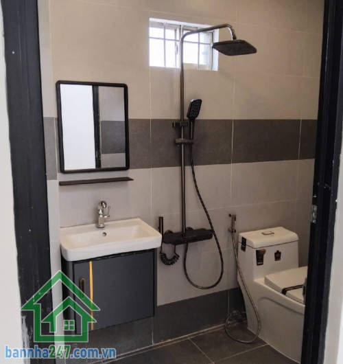CHỈ 4.8 TỶ – NHÀ ĐẸP 3 TẦNG – TÂN PHÚ GIÁP Q11 – 4PN, 3WC Nhà mới đẹp, dọn vào ở ngay. Diện tích: 38m², kết cấu 3 tầng BTCT chắc chắn. Công năng đầy đủ: 4PN - 3WC