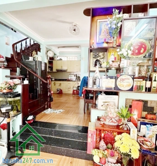 CHỈ 5,5 TỶ - NHÀ HẺM Ô TÔ – NGAY AEON TÂN PHÚ Diện tích: 5 x 10.5m – Nở hậu nhẹ (Hẻm Cụt) Kết cấu: 1 trệt 1 lầu BTCT – 2PN, 2WC Hẻm ô tô 1 sẹc, vài bước ra mặt tiền. 