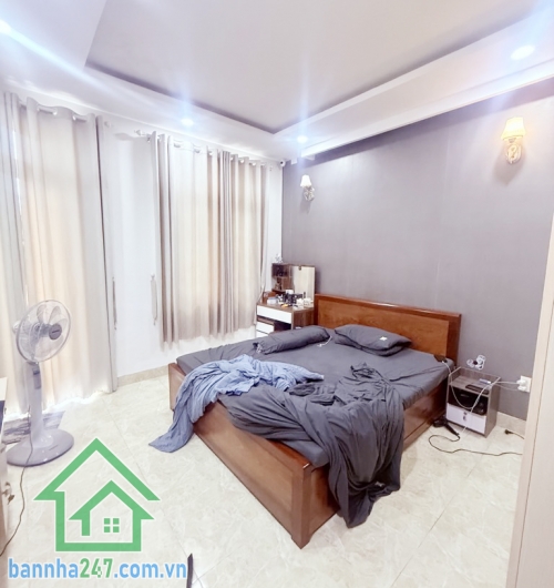 CHỈ 6,4 TỶ - BÁN NHÀ HẺM XE HƠI LÊ VĂN QUỚI – DIỆN TÍCH 60M2 – 4PN – 5WC – Diện tích: 4 x 15m vuông vức, công nhận đủ. Kết cấu: 1 trệt, 2 lầu, sân thượng, gồm 4pn + 5wc