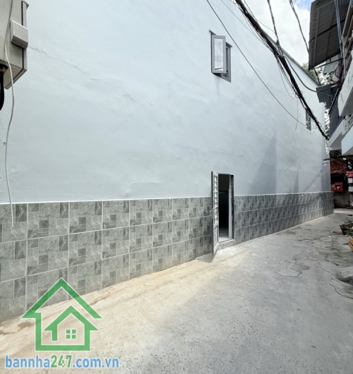 CHỈ 5 TỶ TL - BÁN NHÀ ÂU CƠ – NHÀ MỚI Ở NGAY – LÔ GÓC – HẺM XE HƠI DT: 46m², sổ A4, hoàn công đầy đủ. Kết cấu: 1 trệt 1 lầu, 4PN, 3WC, thoáng mát, có cửa hông.