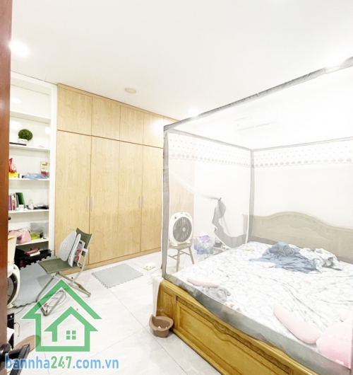 NHỈNH 5 TỶ - NHÀ ĐẸP – DT: 52,4m²  (4,2 x 12,5m) - 4 TẦNG – HẺM XE TẢI – GẦN TÊN LỬA –  4PN, 3WC   Diện tích: 52,4m² (4,2 x 12,5m), sổ vuông vức. Kết cấu: 1 trệt 2 lầu + sân thượng, gồm 4PN, 3WC, phòng giặt, sân phơi, sân thượng cực rộng.
