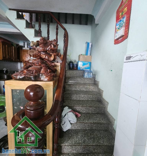 CHỈ 5, 06 TỶ - NHÀ ĐẸP 5 TẦNG – HẺM 3.5M THÔNG – 100M RA TÂN KỲ TÂN QUÝ – DTSD 153M2 Diện tích sổ: 38.2m2 (3.9 x 9.8m), diện tích sử dụng 153m2. Kết cấu:  5 tầng, 3 phòng ngủ, 3 WC, phòng thờ, kho chứa, sân thượng thoáng mát, có sẵn nội thất. 
