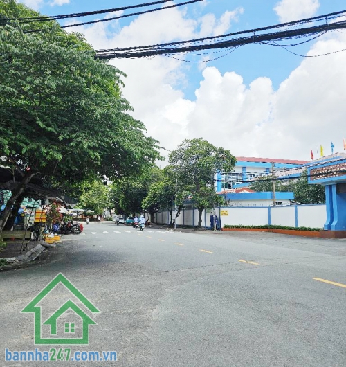 CHỈ 4.65 TỶ - GÒ DẦU – TÂN QUÝ – TÂN PHÚ – NHÀ 2 TẦNG, DT 45M2  Kết cấu: 1 trệt, 1 lầu, 2 phòng ngủ, 2 WC, phòng khách, bếp đầy đủ công năng. Nhà nằm gần AEON. . 