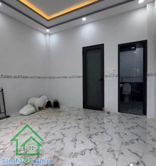 4,7 TỶ - SIÊU PHẨM NHÀ PHỐ – KÊNH TÂN HÓA – 3 TẦNG – Ở NGAY Nhà mới xây, kiên cố, không cần sửa chữa. Công năng: 2PN master, 3WC, phòng khách, bếp đầy đủ. 