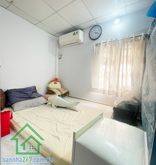 CHỈ 4.6 TỶ – NHÀ LÔ GÓC 2 MẶT HẺM 4M – TÂN PHÚ – 50M² – VỪA Ở VỪA KHAI THÁC CHO THUÊ * Diện tích: 4.1 x 12m, vuông vức. * Kết cấu: trệt, lửng, gồm 3PN, 3WC.