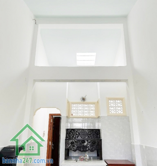 CHỈ 5.2 TỶ – NHÀ 3 TẦNG ĐÚC BTCT – 4PN – VÀO Ở NGAY Kết cấu: 3 tầng – 4 phòng ngủ – 3WC, thiết kế thoáng mát, công năng đầy đủ, nhà còn rất mới chỉ việc xách va li vào ở. 