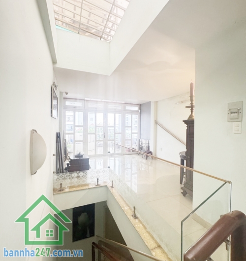 CẦN BÁN NHÀ SIÊU PHẨM 5 TẦNG – NGANG 4x16 – ĐƯỜNG NHỰA 8M – NGAY NGUYỄN SƠN – TRUNG TÂM TÂN PHÚ – CHỈ 9.9 TỶ Đường trước nhà nhựa 8m, xe tải tránh thoải mái,  thông ra Nguyễn Sơn, Luỹ Bán Bích, Bàu Cát – Tân Bình.