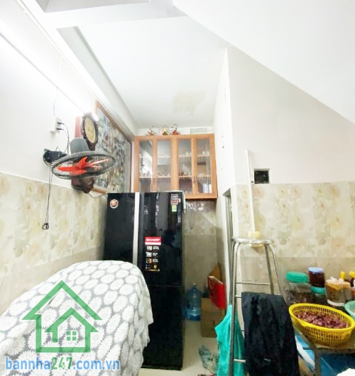 CHỈ 5 TỶ – NHÀ 4 TẦNG BTCT – HẺM 3 GÁC – LÊ TRỌNG TẤN – 4PN RỘNG – 5WC Kết cấu: 1 trệt 3 lầu + sân thượng – 4 phòng ngủ rộng – 5 WC – bếp – phòng khách – sân phơi riêng biệt 