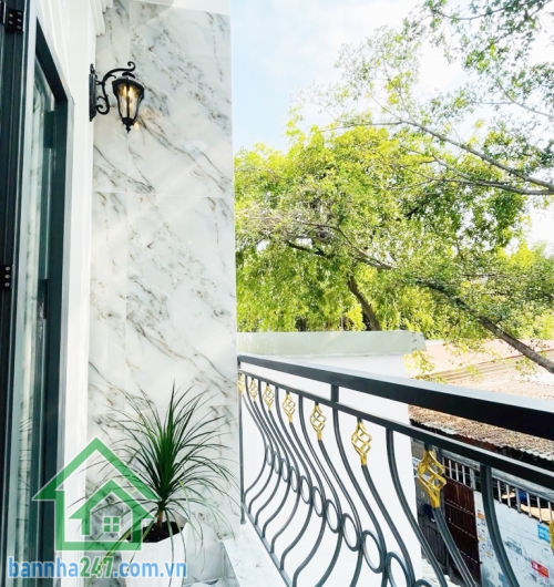 BÁN NHÀ ĐẸP 74M² – HẺM 5M – TÊN LỬA – BÌNH TÂN – GẦN AEON – CHỈ 6,2 TỶ Nhà 1 trệt 1 lầu, 3PN, 3WC, sân trước sau thoáng mát.   Diện tích 4 x 18.5m, sổ A4 vuông
