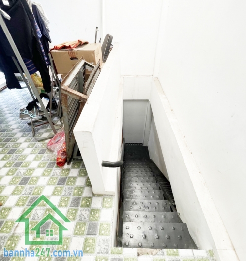 NHỈNH 5 TỶ - NHÀ ĐẸP – DT: 52,4m²  (4,2 x 12,5m) - 4 TẦNG – HẺM XE TẢI – GẦN TÊN LỬA –  4PN, 3WC   Diện tích: 52,4m² (4,2 x 12,5m), sổ vuông vức. Kết cấu: 1 trệt 2 lầu + sân thượng, gồm 4PN, 3WC, phòng giặt, sân phơi, sân thượng cực rộng.