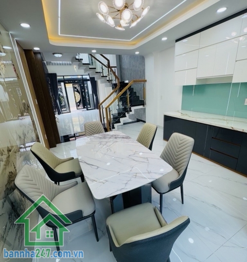 CHỈ 7.7 TỶ – NHÀ MỚI 5 TẦNG – KHU PHÂN LÔ DÂN TRÍ – GẦN AEON MALL BÌNH TÂN Diện tích đẹp, nhà mới toanh, 5 tầng kiên cố. Gồm 5 phòng ngủ vệ sinh khép kín, nội thất cao cấp do chủ tự xây để ở.