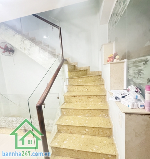 CẦN BÁN NHÀ SIÊU PHẨM 5 TẦNG – NGANG 4x16 – ĐƯỜNG NHỰA 8M – NGAY NGUYỄN SƠN – TRUNG TÂM TÂN PHÚ – CHỈ 9.9 TỶ Đường trước nhà nhựa 8m, xe tải tránh thoải mái,  thông ra Nguyễn Sơn, Luỹ Bán Bích, Bàu Cát – Tân Bình.