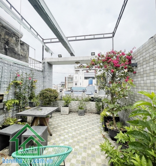 NHỈNH 5 TỶ - NHÀ ĐẸP – DT: 52,4m²  (4,2 x 12,5m) - 4 TẦNG – HẺM XE TẢI – GẦN TÊN LỬA –  4PN, 3WC   Diện tích: 52,4m² (4,2 x 12,5m), sổ vuông vức. Kết cấu: 1 trệt 2 lầu + sân thượng, gồm 4PN, 3WC, phòng giặt, sân phơi, sân thượng cực rộng.
