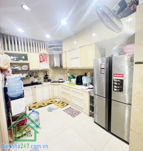 CẦN BÁN NHÀ SIÊU PHẨM 5 TẦNG – NGANG 4x16 – ĐƯỜNG NHỰA 8M – NGAY NGUYỄN SƠN – TRUNG TÂM TÂN PHÚ – CHỈ 9.9 TỶ Đường trước nhà nhựa 8m, xe tải tránh thoải mái,  thông ra Nguyễn Sơn, Luỹ Bán Bích, Bàu Cát – Tân Bình.