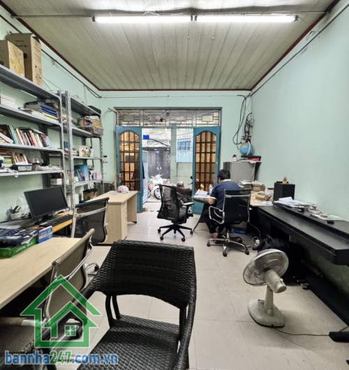LÔ GÓC – HẺM 5M – CHỈ 3 CĂN RA MẶT TIỀN – GẦN GA T3 – NHỈNH 4 TỶ. Vị trí siêu tiềm năng: Gần sân bay Tân Sơn Nhất, sát khu vực Nhà Ga T3 đang thi công.