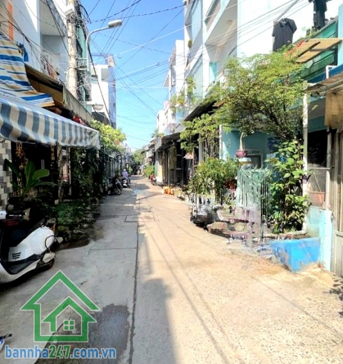 CHỈ 4,1 TỶ - SIÊU PHẨM MỚI XÂY – 3 LẦU BTCT – HXH ĐƯỜNG CHIẾN LƯỢC – NHÀ ĐẸP VÀO Ở NGAY - 3 PN – 2 WC • Diện tích: 3m x 10m • Kết cấu: 3 tầng BTCT kiên cố 