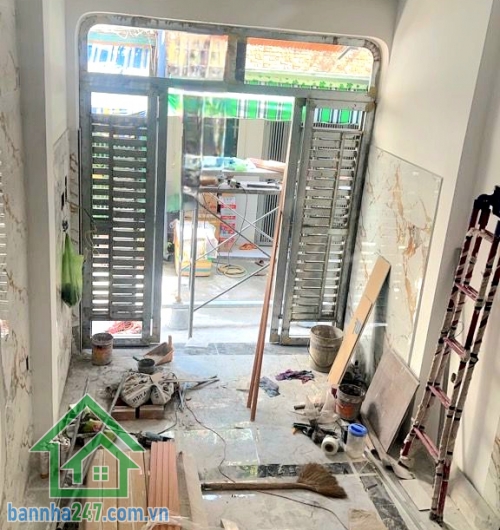CHỈ 4,1 TỶ - SIÊU PHẨM MỚI XÂY – 3 LẦU BTCT – HXH ĐƯỜNG CHIẾN LƯỢC – NHÀ ĐẸP VÀO Ở NGAY - 3 PN – 2 WC • Diện tích: 3m x 10m • Kết cấu: 3 tầng BTCT kiên cố 