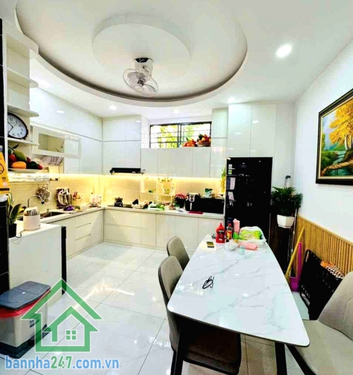 CHỈ 9,3 TỶ – GẦN NHÀ THỜ TÂN HƯƠNG TÂN PHÚ – HẺM 8M – Ô TÔ NGỦ TRONG NHÀ – DT: (4,5 x 12) 4 TẦNG BTCT - 5 PN - 5 WC - TẶNG FULL NỘI THẤT CAO CẤP