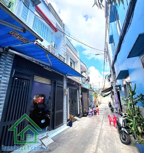 CHỈ NHỈNH 3 TỶ - NHÀ 2 TẦNG CÒN MỚI - HẺM XE TẢI 5M THÔNG - KỀ BÊN LÊ VĂN QUỚI - CÁCH NGÃ TƯ BỐN XÃ CHỈ 200M