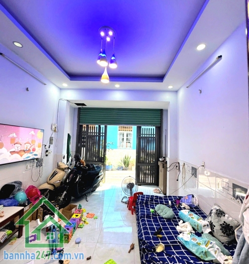 CHỈ NHỈNH 3 TỶ - NHÀ 2 TẦNG CÒN MỚI - HẺM XE TẢI 5M THÔNG - KỀ BÊN LÊ VĂN QUỚI - CÁCH NGÃ TƯ BỐN XÃ CHỈ 200M