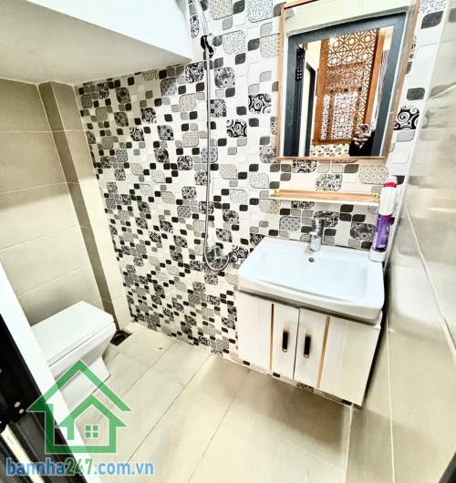 CHỈ 6,05 TỶ - HẺM ĐẸP NHẤT LÊ VĂN QUỚI - Ô TÔ ĐẬU CỬA 5M - SÁT MẶT TIỀN - NHÀ 2 LẦU BTCT - DT: 57M² (6 x 9,5)M - 2PN - 3WC