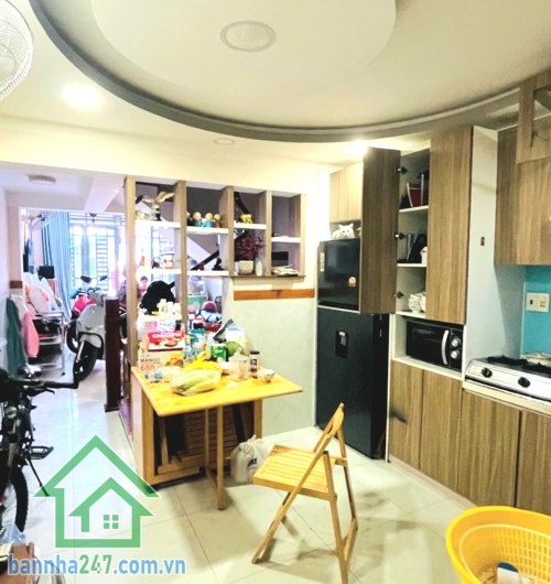 CHỈ 5,85 TỶ – HẺM XE TẢI THẲNG 1 TRỤC – CÁCH VÀI CĂN RA MẶT TIỀN – 42M² – 5 TẦNG – 5PN – 6WC