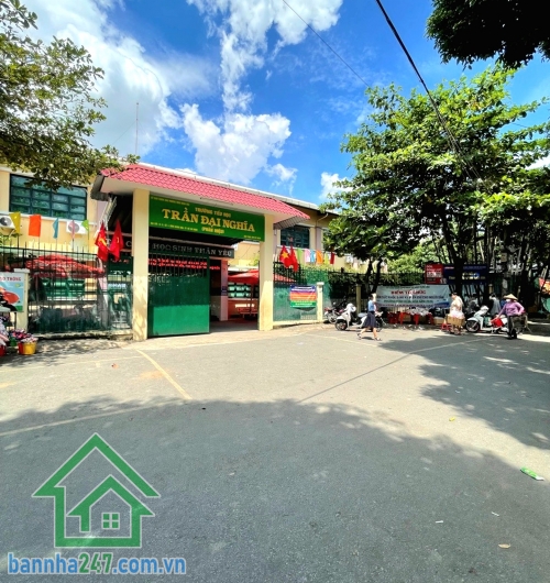 HẺM XE TẢI THÔNG – GẦN TÂN PHÚ - 3 TẦNG – 32,5M² (4 x 8,03) – 3 PN – SỔ MỚI 2026 - NHỈNH 3 T.Ỷ