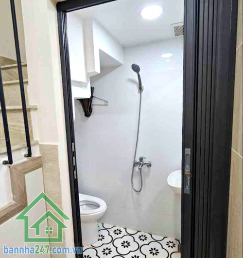 CHỈ 6,1 TỶ – NHÀ 4 TẦNG – HẺM XE TẢI 5M – SÁT MẶT TIỀN LẠC LONG QUÂN – 32M² 