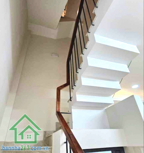CHỈ 6,1 TỶ – NHÀ 4 TẦNG – HẺM XE TẢI 5M – SÁT MẶT TIỀN LẠC LONG QUÂN – 32M² 