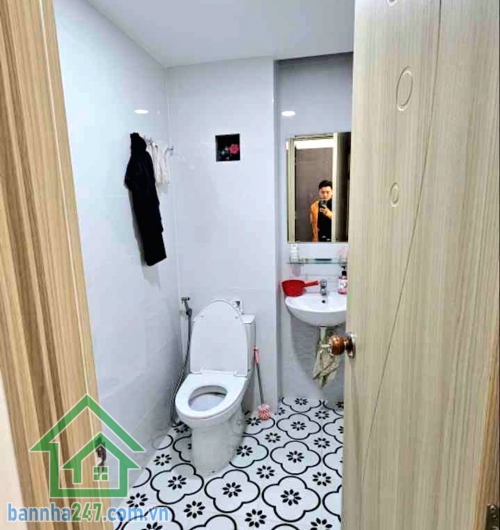 CHỈ 6,1 TỶ – NHÀ 4 TẦNG – HẺM XE TẢI 5M – SÁT MẶT TIỀN LẠC LONG QUÂN – 32M² 