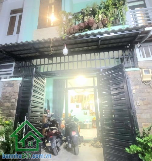 CHỈ 6,85 TỶ (BL) – NHÀ ĐẸP HẺM 4M – NGAY BỆNH VIỆN TÂN PHÚ – SÁT ĐẠI HỌC VĂN HIẾN. DT: 64m² - 4PN, 4WC. DT: (3,8 x 17)m – Kết cấu BTCT 3 tầng (trệt + Lầu + ST) – gồm 4PN, 4WC, phòng khách, bếp. Ngay Bệnh viện Tân Phú, sát Trường Đại học Văn Hiến. Chỉ vài 